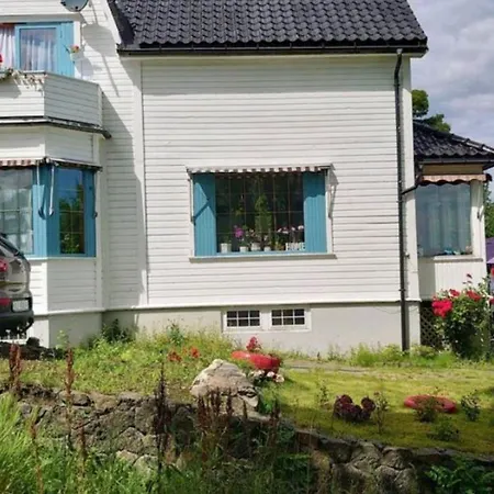 Nahlboms Homestay *